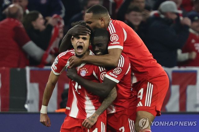 골 넣고 기뻐하는 디아스