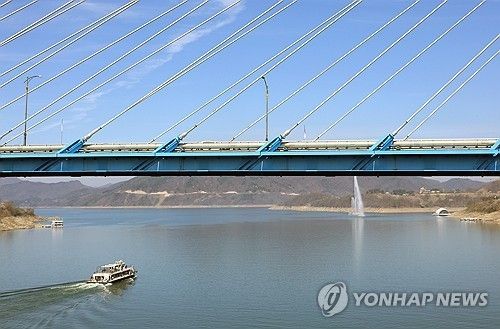 유람선과 청풍호