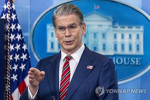 백악관 브리핑 나온 베선트 재무장관