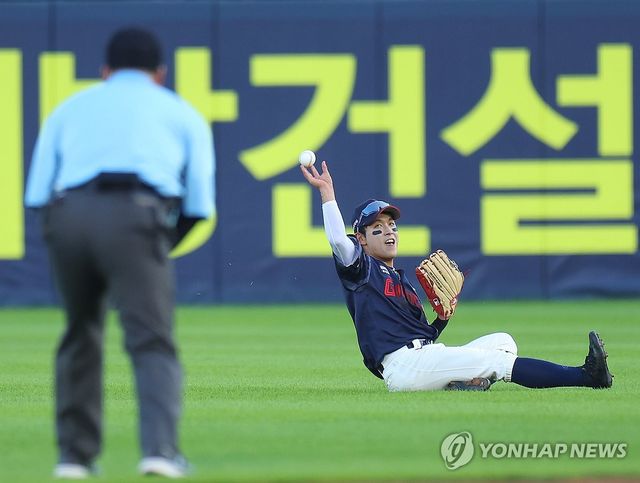 황성빈의 호수비