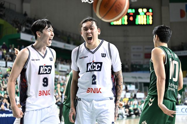 KCC의 최준용(2번)