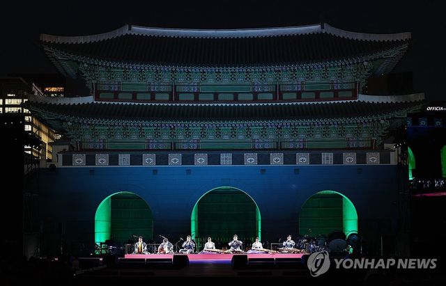 작년 4월에 열린 궁중문화축전 개막제 모습 