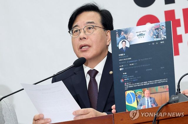 이 대통령 SNS 게시글 지적하는 송언석 원내대표
