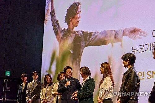 이재명 대통령 부부, 영화 '내 이름은' 감독·배우와 함께 무대 인사
