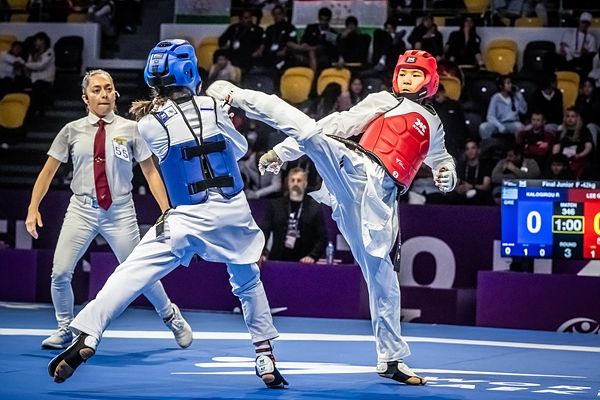 이근미(오른쪽)의 결승전 경기 장면.