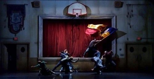 크리스털 파이트의 '어셈블리 홀' 공연 장면