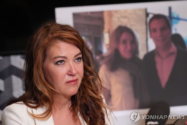 스월웰 전 하원의원 성폭행을 폭로한 론나 드류스