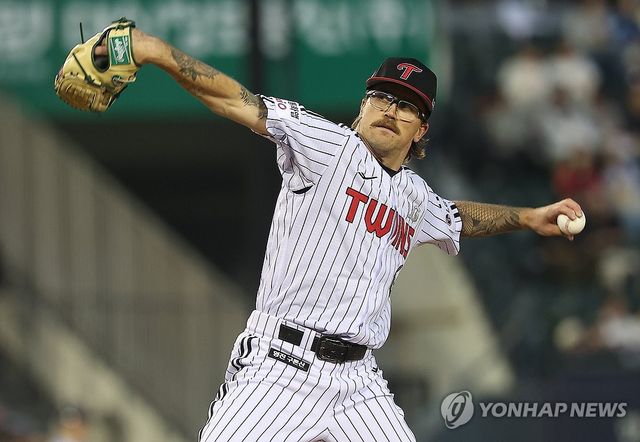 웰스, 계속되는 역투