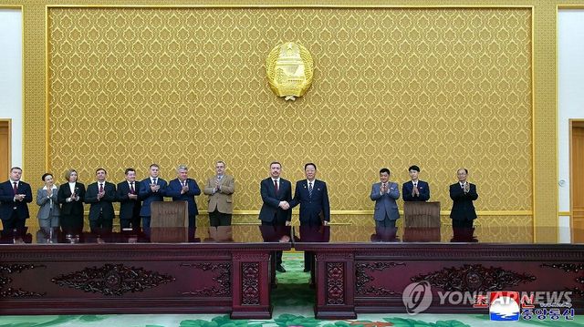 북러 노동자단체, '친선협조 양해문' 조인