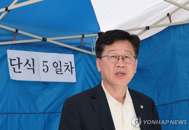 입장 발표하는 안호영 의원