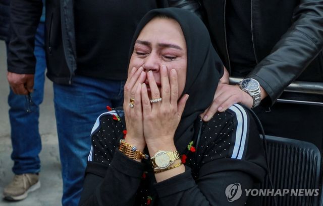 눈물 흘리는 피해자 가족