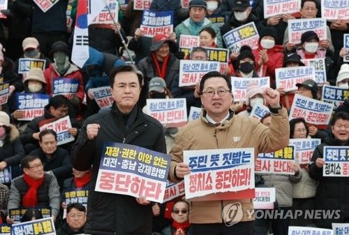 이장우 대전시장(오른쪽)과 김태흠 충남지사