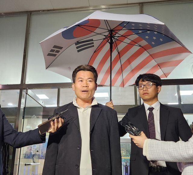 석방 후 입장 밝히는 유튜버 전한길 씨