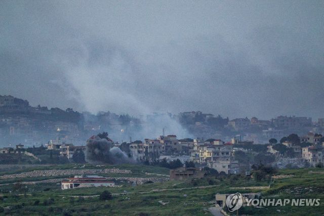 이스라엘의 공격을 받은 레바논서 연기가 피어오르는 모습