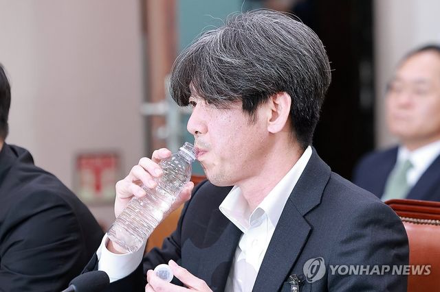 목 축이는 대장동 민간업자 남욱
