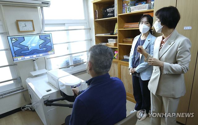 이스란 1차관, 돌봄기술 도입 현황 점검