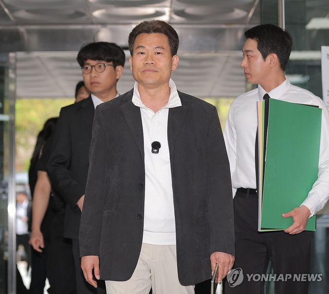 구속 기로 선 전한길