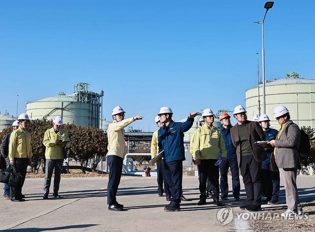 석유비축기지 방문한 김정관 장관
