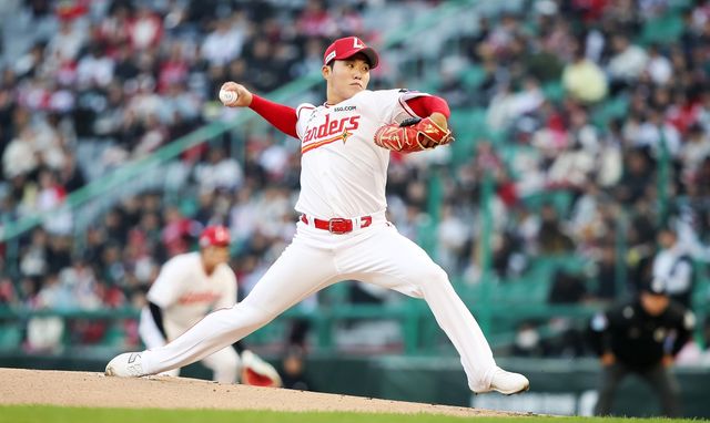 15일 두산 베어스전 선발 등판한 SSG 랜더스 최민준