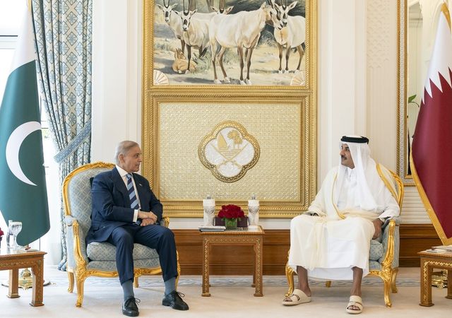 파키스탄 총리, 카타르 군주 만나 중동 정세 논의