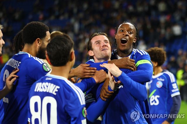 골 세리머니 하는 스트라스부르 선수들.