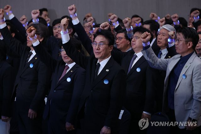 안전다짐 구호 외치는 김민석 총리