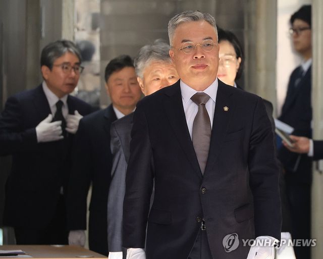 현판식 참석하는 권창영 특검