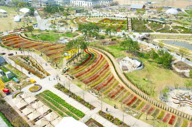 봄꽃 만개한 평택시농업생태원 전경