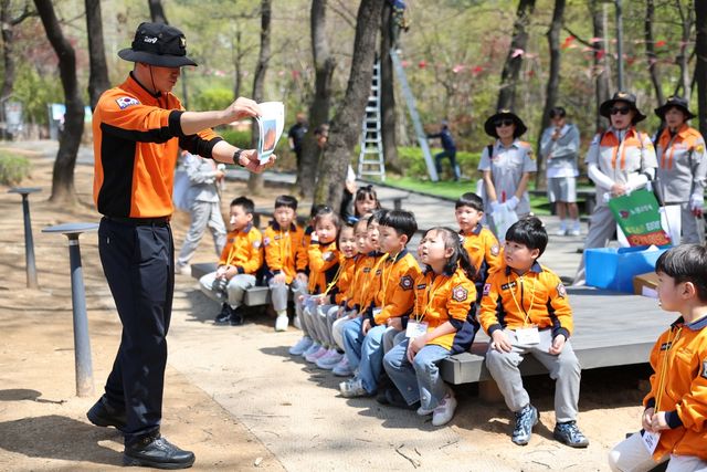 'No One 119 Road' 캠페인