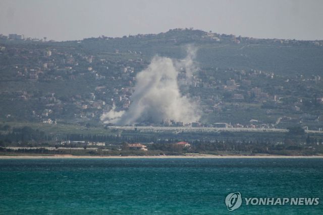 지난 16일 이스라엘의 공습으로 연기가 피어오르는 레바논 남부 지역