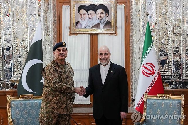 파키스탄 '실세' 무니르-갈리바프 이란 의회 의장 회담
