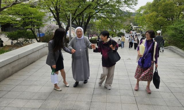 '박완서 아카이브' 향하는 이해인 수녀