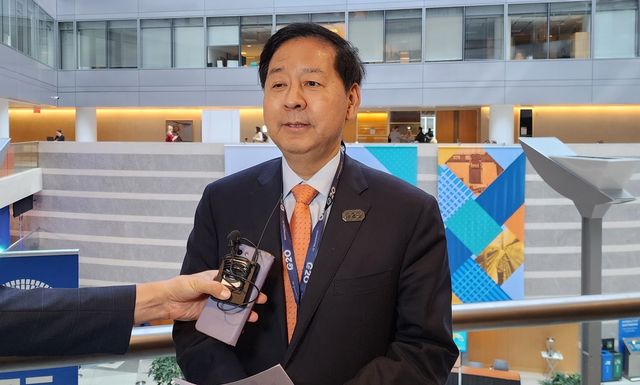 한국 특파원단과 간담회하는 구윤철 부총리