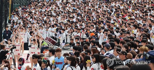 만원 관중의 롯데 응원