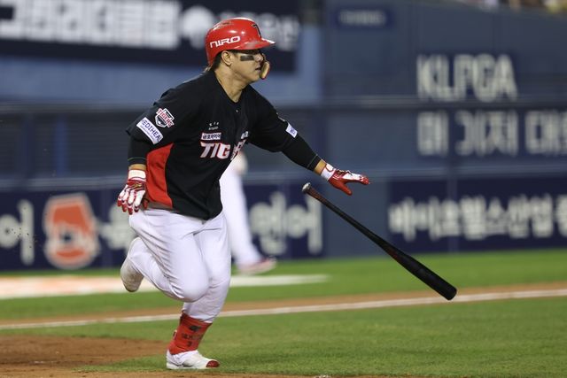 7회 2타점 2루타를 친 KIA 김선빈