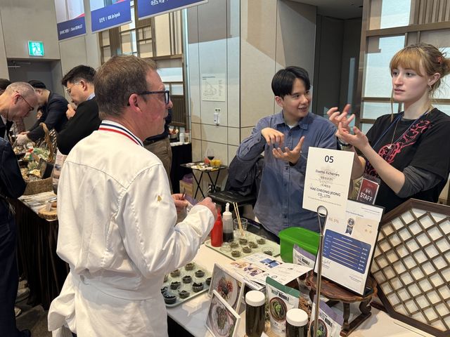 MCF 외국인 부스 관람