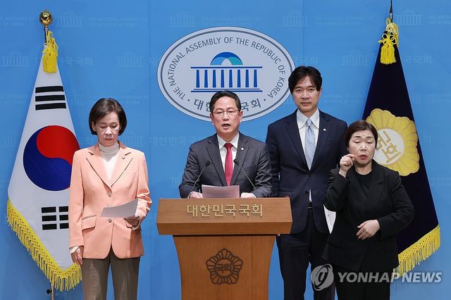 장특공제 관련 기자회견하는 국민의힘 재경위원들