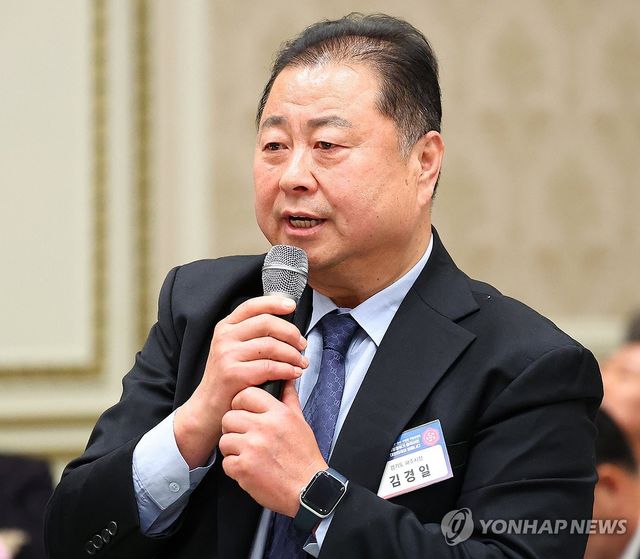 정책건의 하는 김경일 파주시장