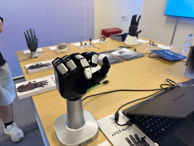 미세한 동작 가능한 로봇 손