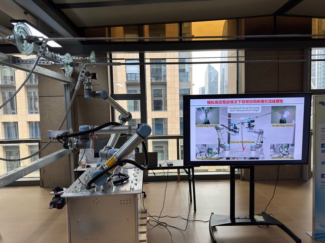 송전선 얼음 제거하는 로봇