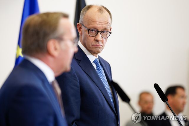 프리드리히 메르츠 독일 총리(오른쪽), 보리스 피스토리우스 국방장관