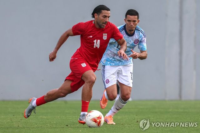 이란과 코스타리카 팀의 친선 경기