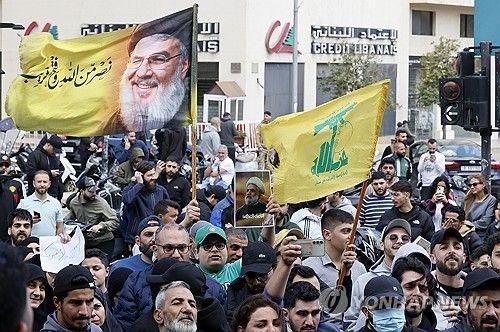 헤즈볼라 깃발 흔드는 지지자들