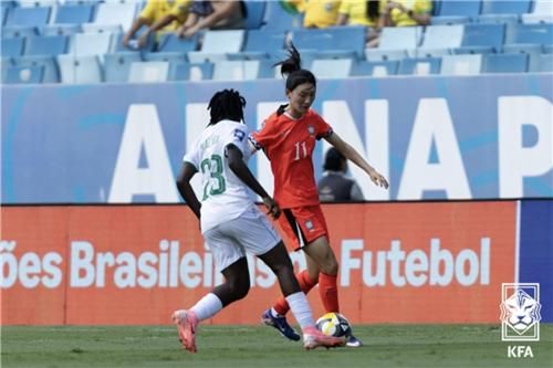한국과 잠비아 여자 축구대표팀의 경기 장면