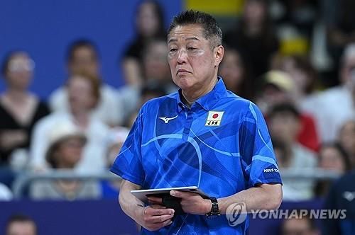 일본 여자 대표팀을 지휘했던 마나베 감독