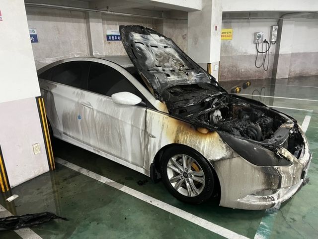 불에 탄 승용차