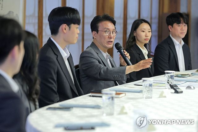 인사말하는 김민석 총리