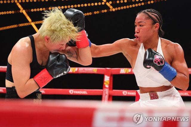 바움가드너에게 펀치를 허용한 신보미레