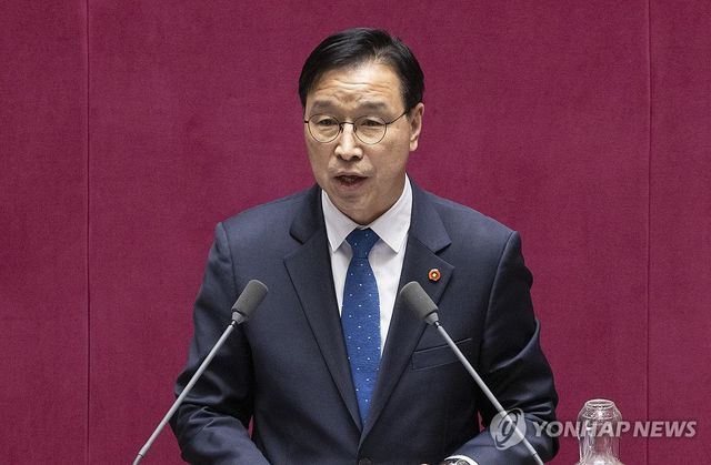 대정부 질문하는 위성곤 의원