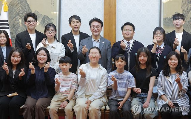 김민석 총리, 청소년·청년기후협의체 대상 삼청동 오픈하우스 간담회